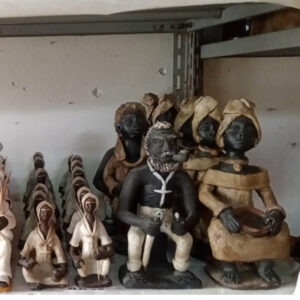 Clay Sculpture of a Black Man and Woman Praying Senzala– Handmade Afro-Brazilian Folk Art Decor Olaria MN - raffia objects home decor