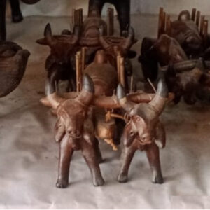 Traditional Brazilian Ox Cart Clay Sculpture handmade by Olaria MN featuring rustic oxen and wooden cart inspired by rural Brazilian folk art and countryside heritage. - raffia objects home decor